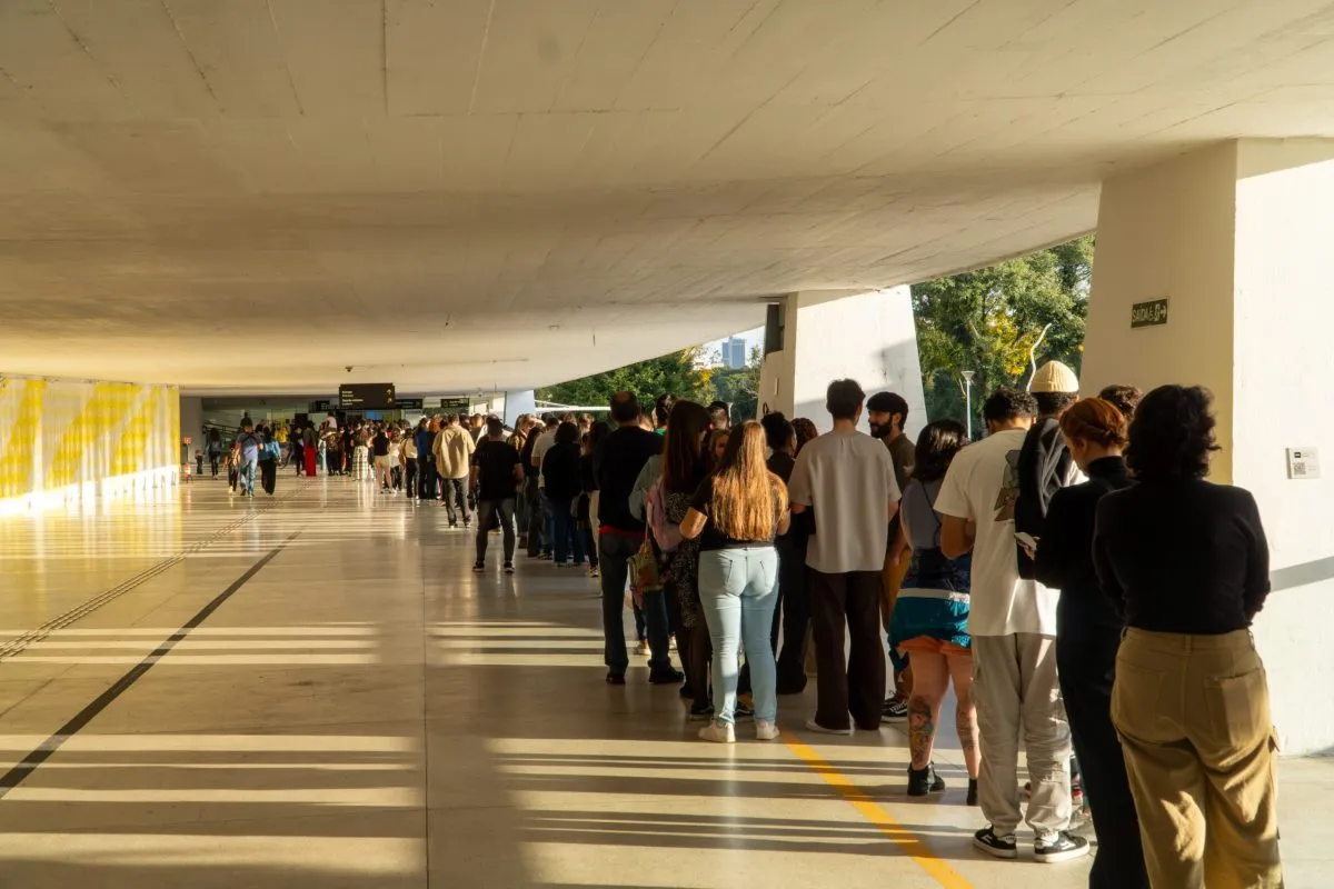 Fila no Museu Oscar Niemeyer, em Curitiba