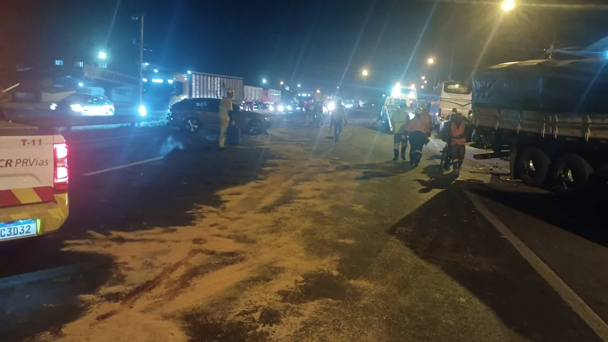 Caminhão sem freio deixa 16 feridos na BR-376