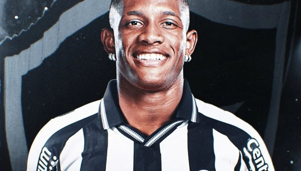 Danilo é anunciado no Botafogo