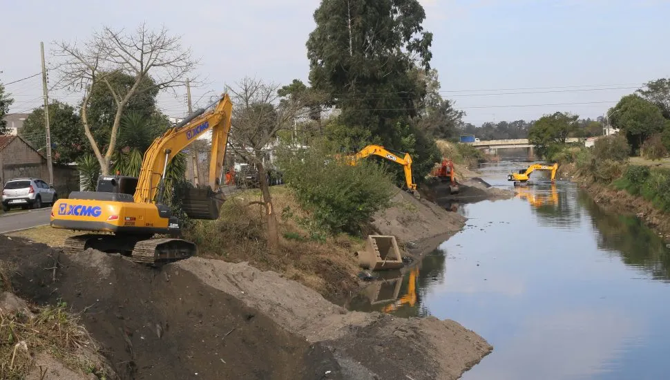 Rio Belém atravessa 37 bairros de Curitiba