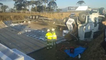 Caminhoneiro morre em acidente na BR-376