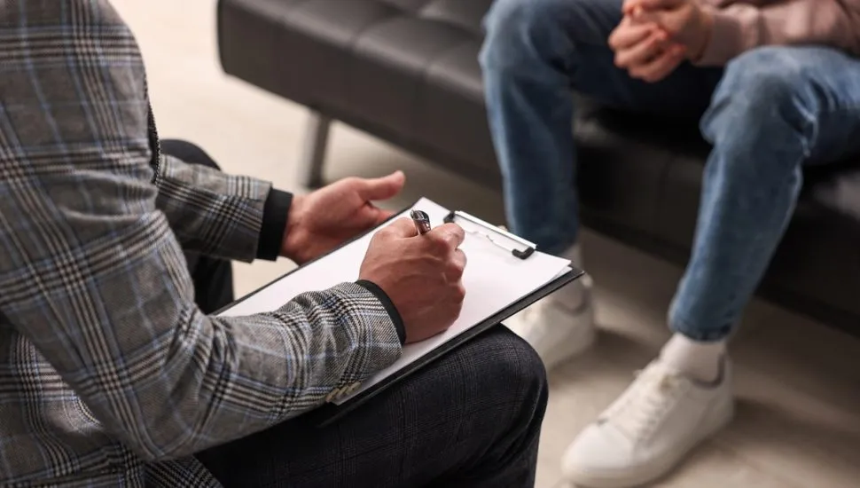 Homem é acusado de ser falso psicólogo em Curitiba