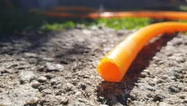 Imagem mostra uma mangueira sem água