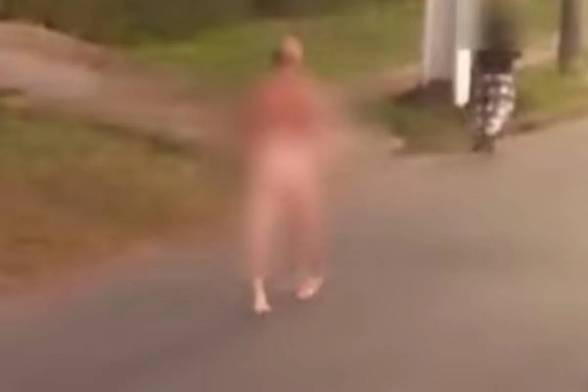 Imagem desfocada mostra um homem nu correndo em uma rua de Curitiba