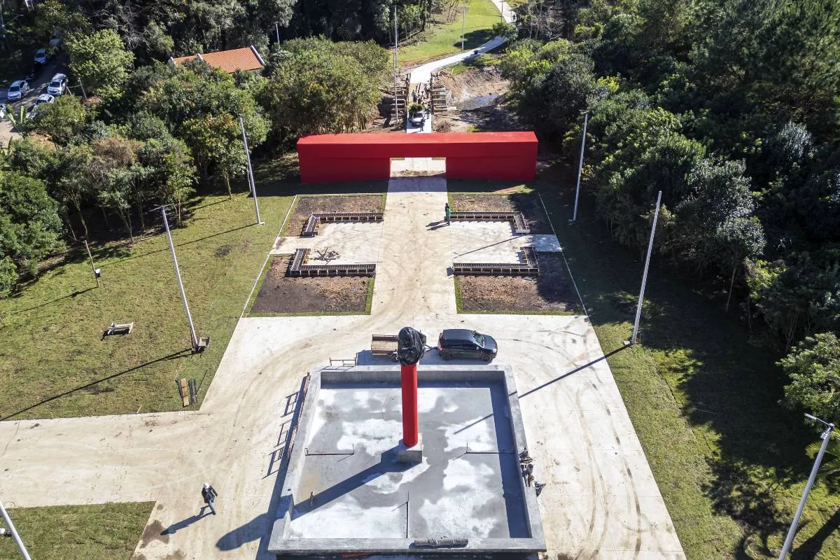 Imagem de drone mostra o novo parque de Curitiba que será inaugurado em Curitiba.