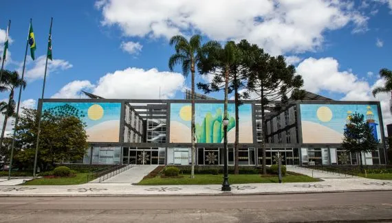 Leis que mudam regras do PSS e padronizam concursos públicos são sancionadas em Curitiba