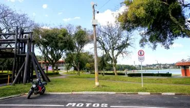 Imagem mostra câmeras de segurança no Parque Barigui que não funcionam.