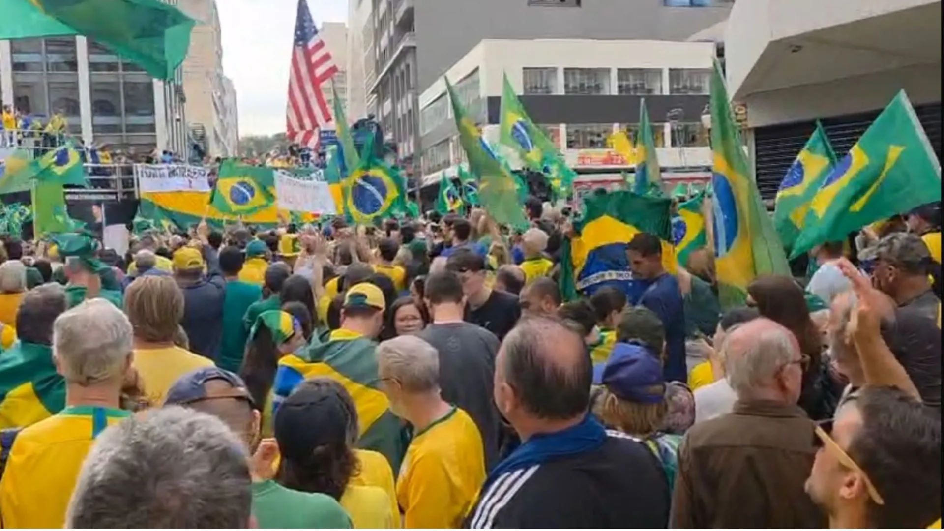Manifestações em Curitiba