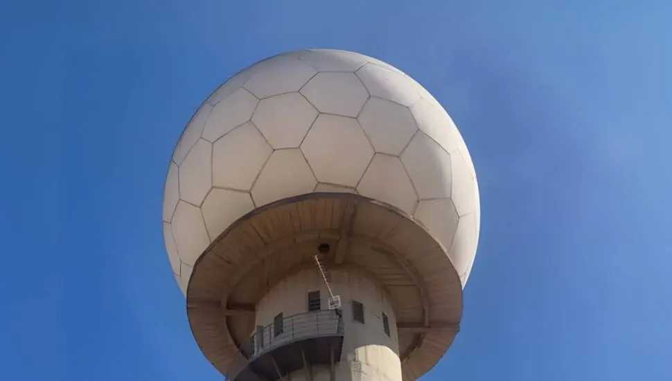 Radar gigante da Simepar monitora as chuvas no estado. Foto: Divulgação/Simepar