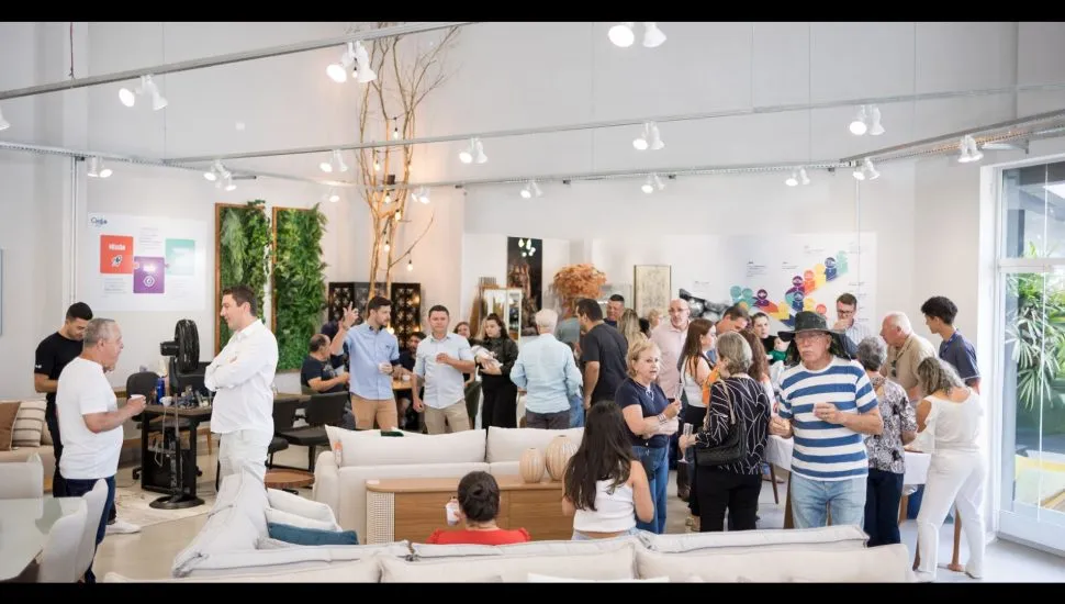 Na Ciello Móveis, a experiência de compra é tão acolhedora quanto a sua futura sala de estar. A equipe Ciello Móveis está pronta para te ajudar a encontrar o móvel perfeito para o seu lar.