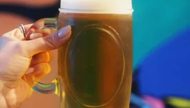 Chope na 'faixa': Boteco de Curitiba oferece chope grátis no Dia dos Pais