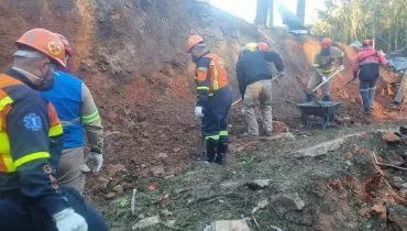 Equipes da força de segurança do Paraná seguem trabalhando na identificação de vítimas após explosão na Enaex Brasil