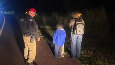 Susto na madrugada: crianças são resgatadas em rodovia após fuga para encontrar influencer