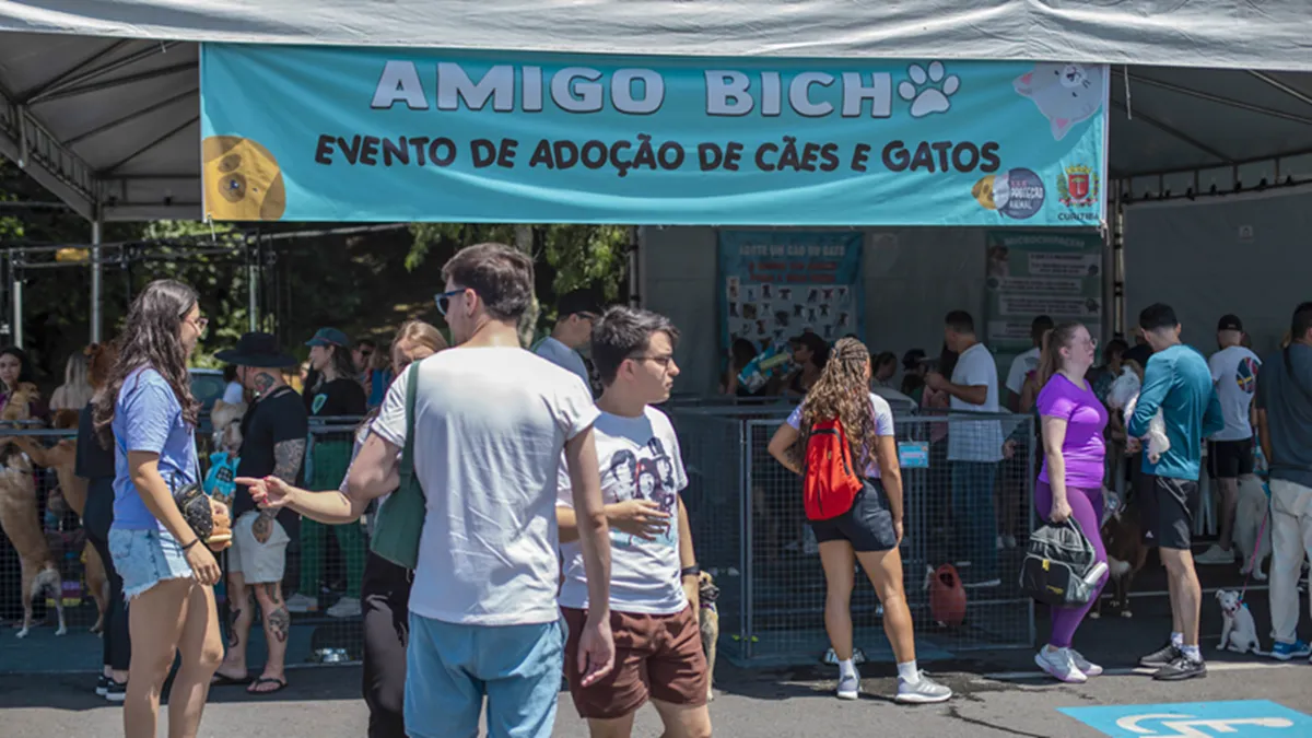 Evento de adoção de cães e gatos no Parque Barigui