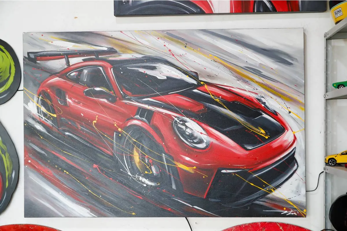 Imagem mostra o ateliê de um artista de Curitiba