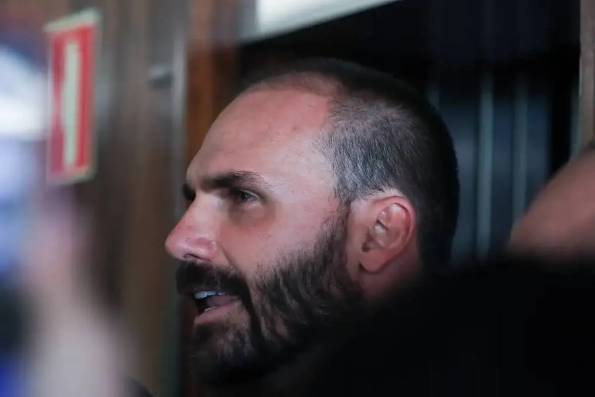 Imagem mostra Eduardo Bolsonaro.