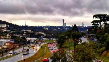 Curitiba e Litoral entram em alerta de tempestade com risco de ventos fortes