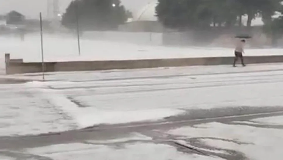 Castro, no Paraná, é atingida por tempestade de granizo