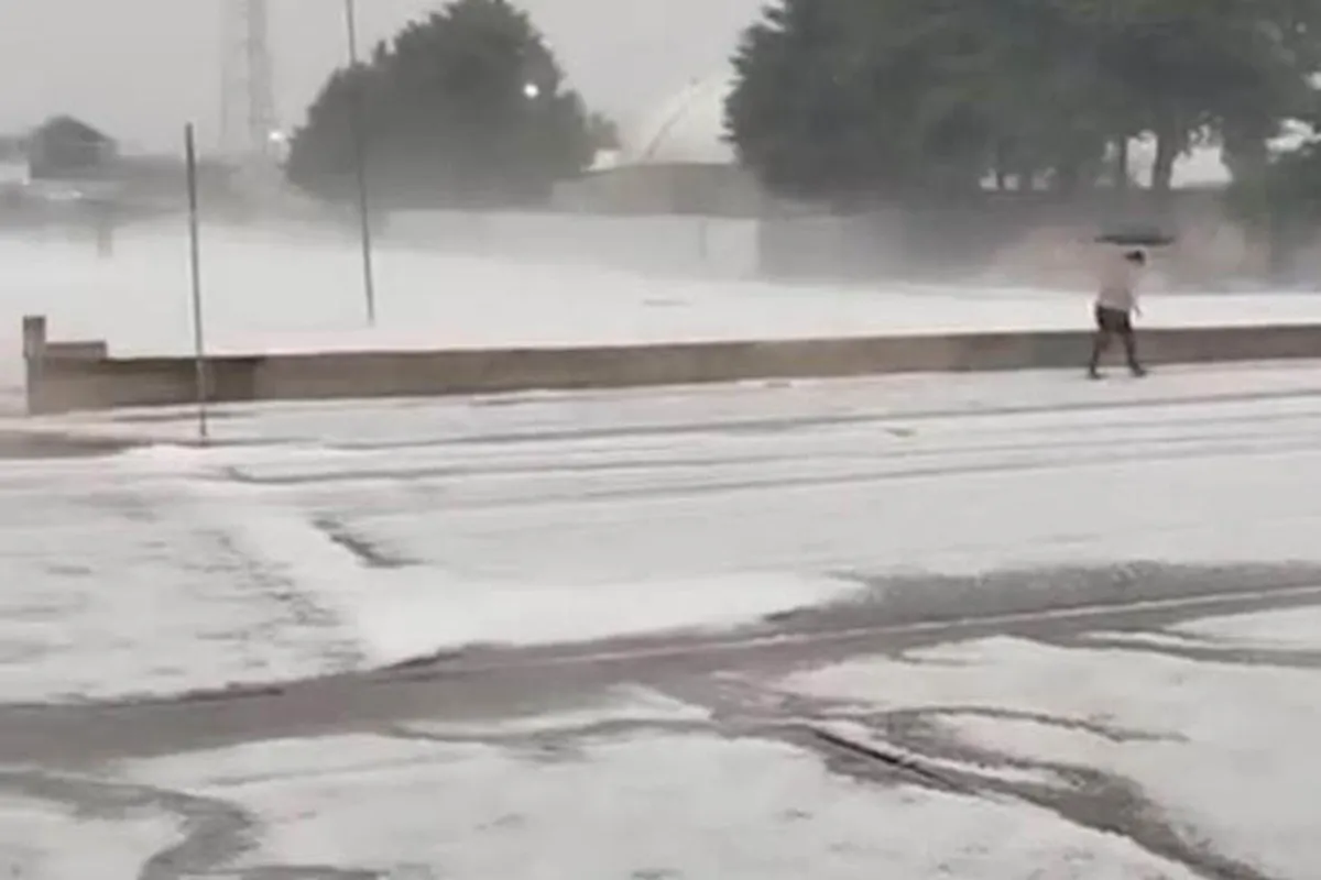 Castro, no Paraná, é atingida por tempestade de granizo