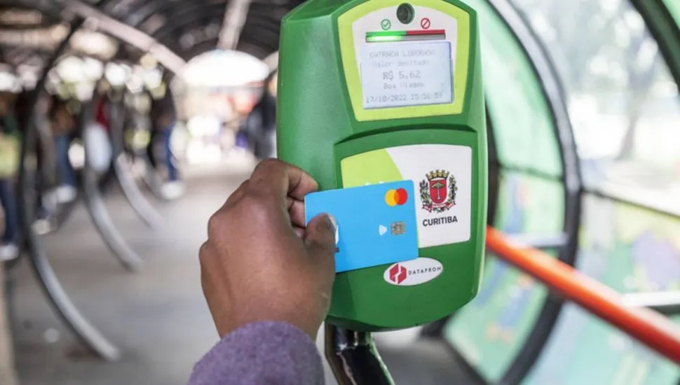 Pagamento de passagem por aproximação em Curitiba