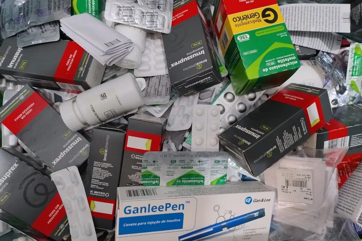 Imagem mostra diversos medicamentos