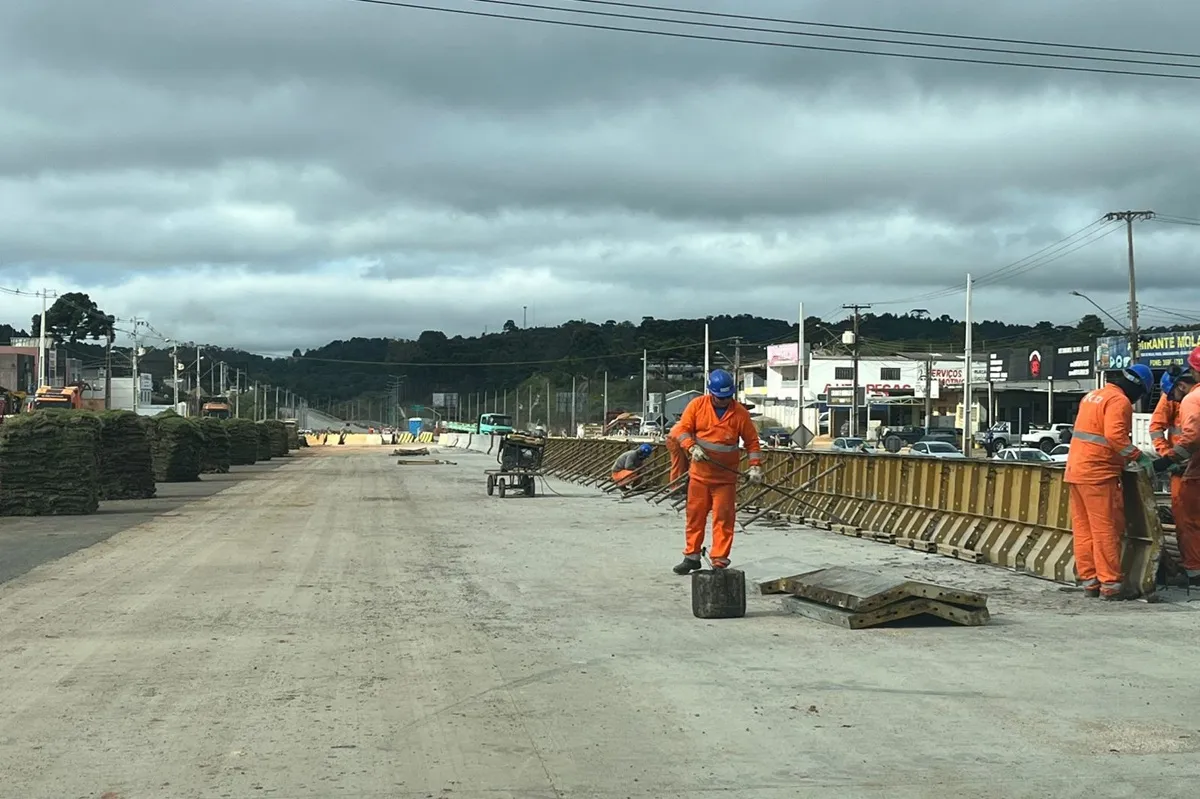 Obra de duplicação da Rodovia dos Minérios, em Almirante Tamandaré