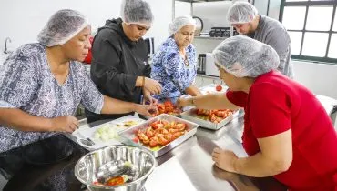 Escolas de Gastronomia Social de Curitiba oferecem mais de 400 vagas em cursos gratuitos em setembro