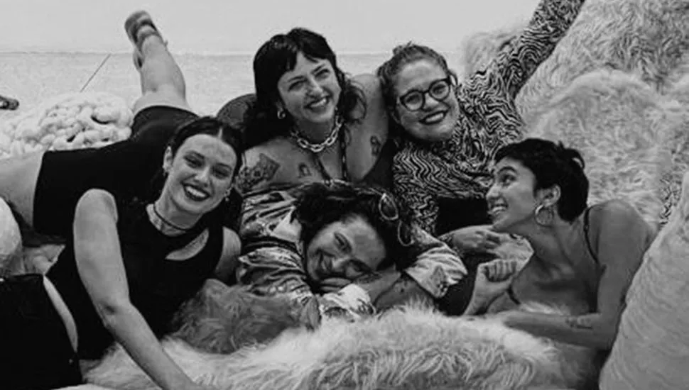 Coletivo Brutas faz exposição no Pátio Batel