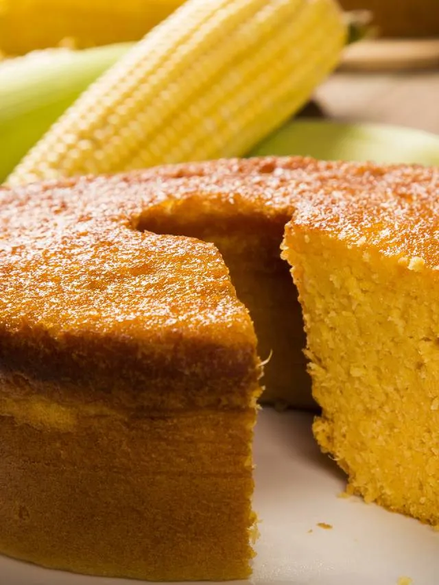 Bolo de milho cremoso fácil que derrete na boca