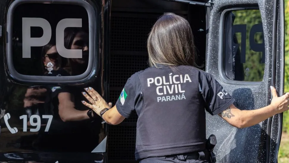 Imagem mostra agente da Polícia Civil do Paraná