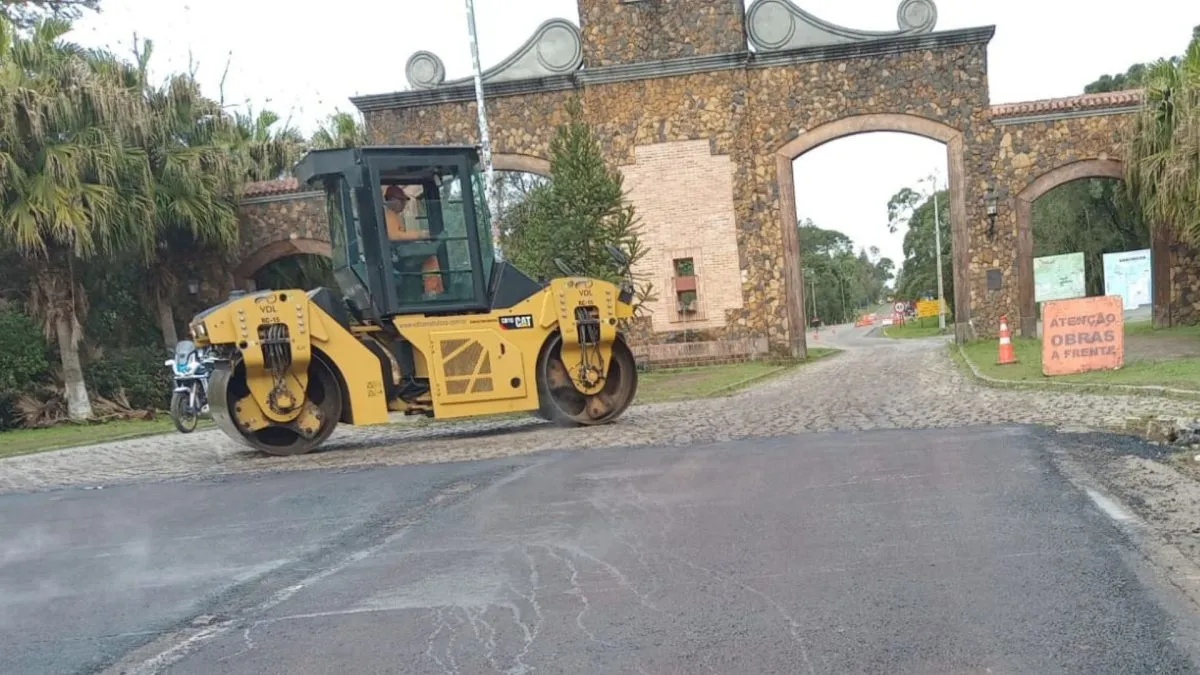 Estrada da Graciosa em obras