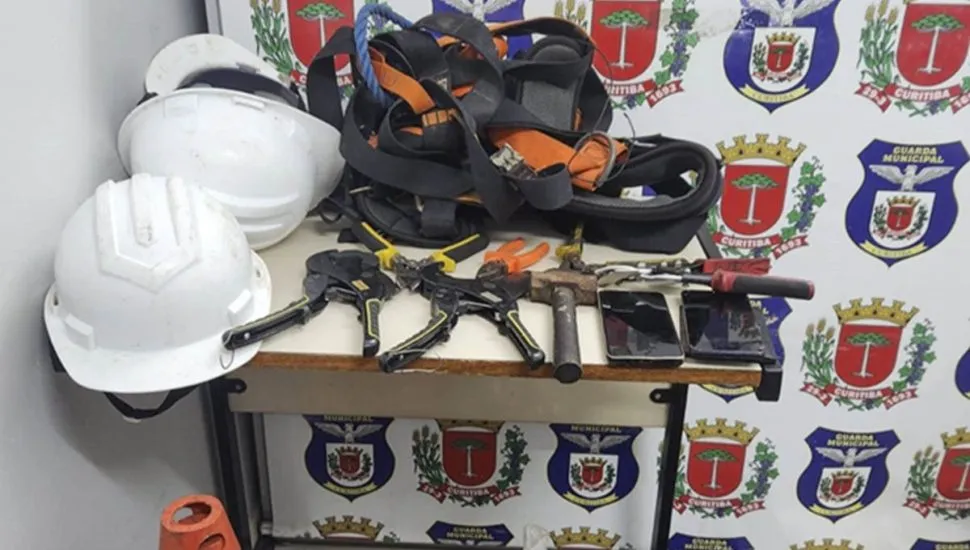 Furto de cabos de internet e telefonia em Curitiba