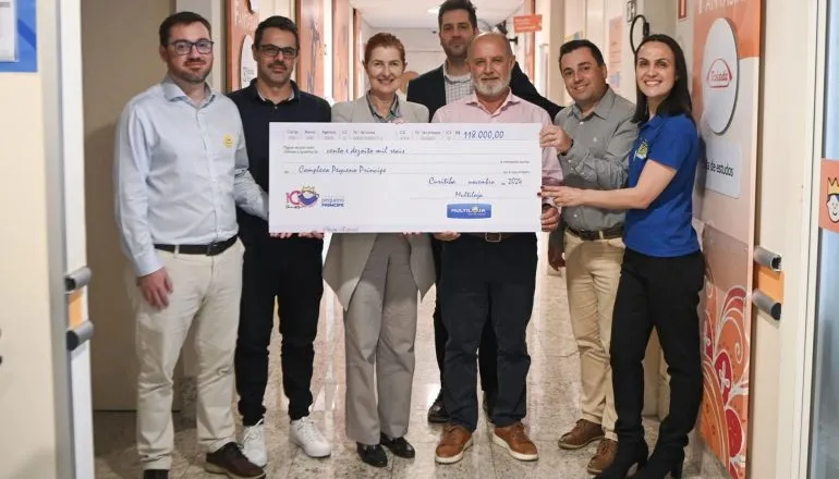 Parceria que transforma vidas! A Multiloja entrega um cheque simbólico ao Hospital Pequeno Príncipe, reafirmando seu compromisso em apoiar a causa da saúde infantojuvenil.