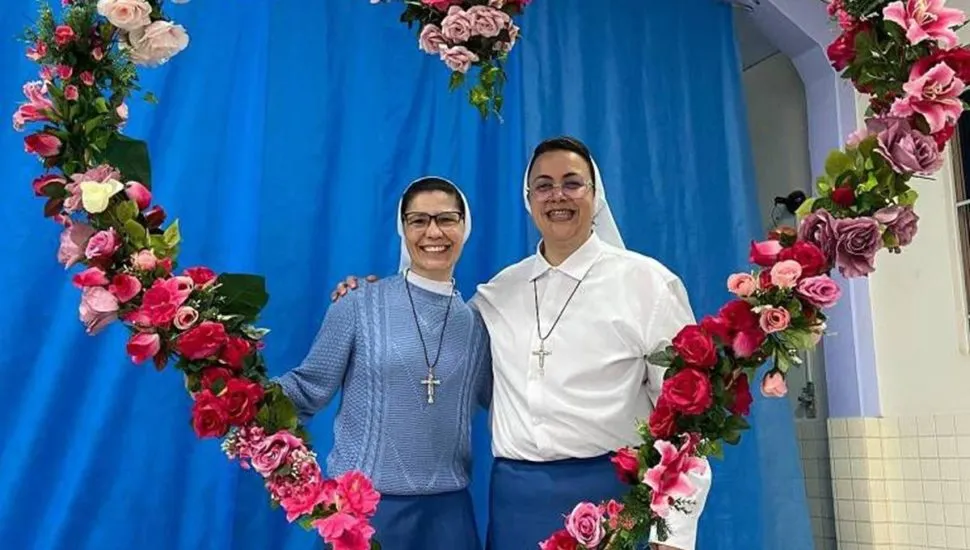 Freiras do beatbox participam de festa de Nossa Senhora da Luz, na CIC