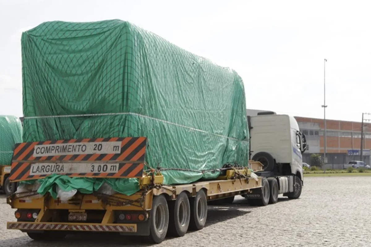 Objeto misterioso foi visto circulando em Curitiba