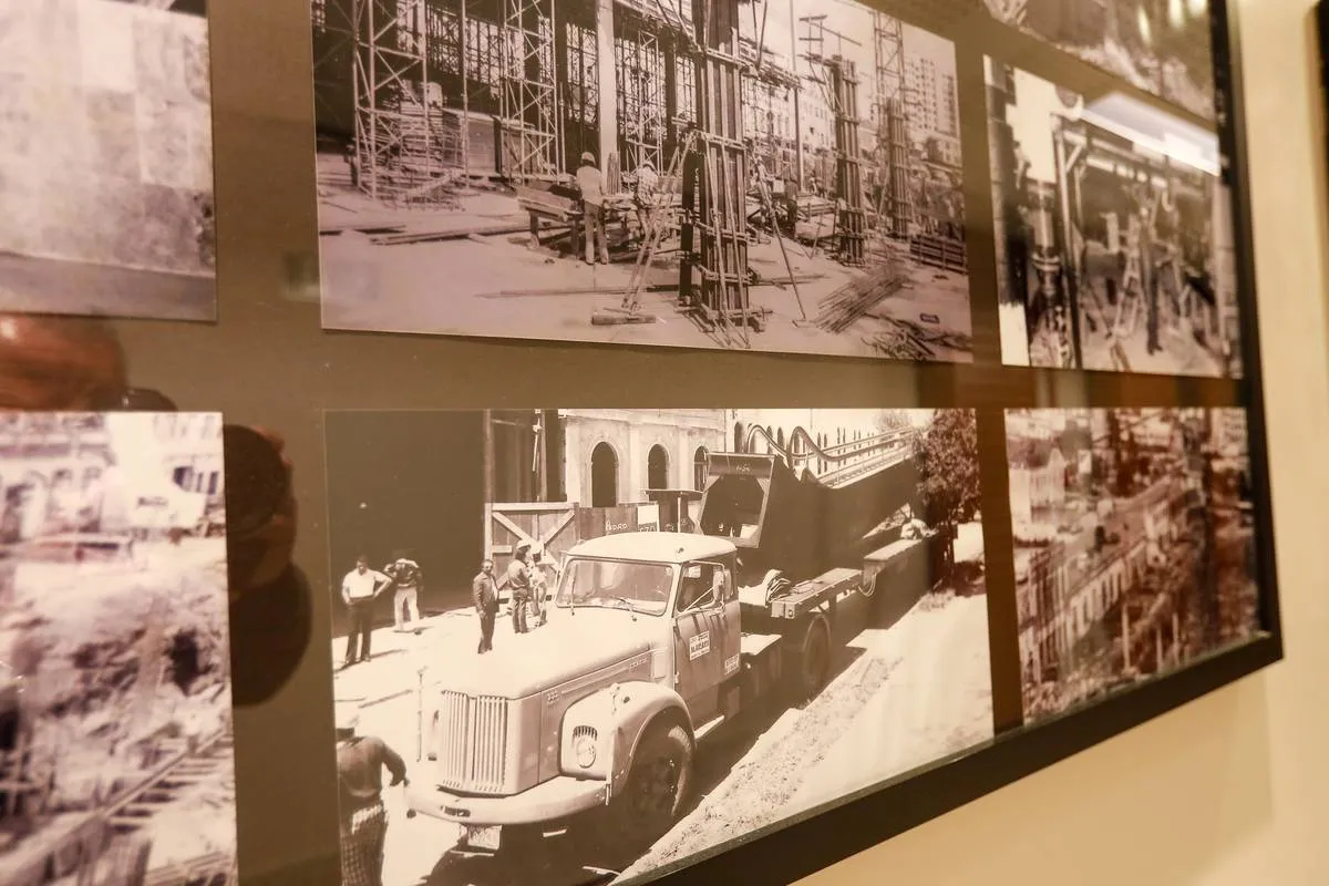 Imagem mostra detalhes do Shopping Mueller, em Curitiba