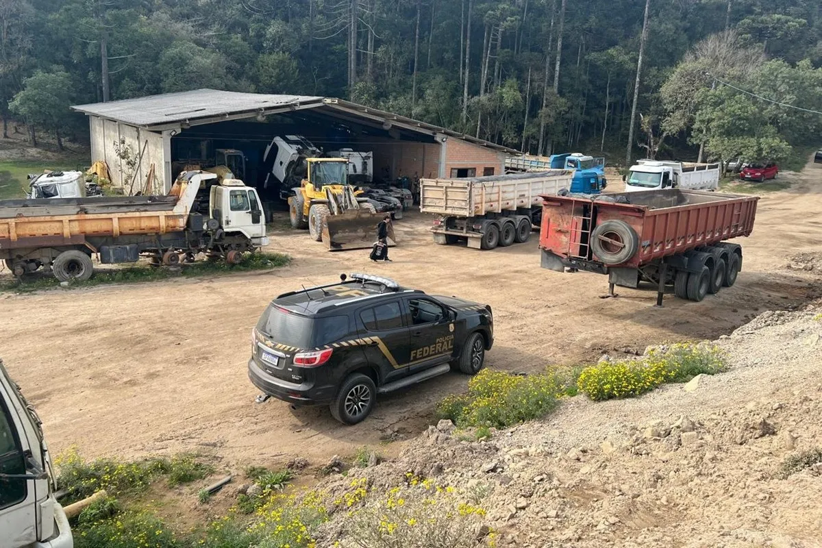 Operação contra mineração ilegal em Curitiba e Araucária