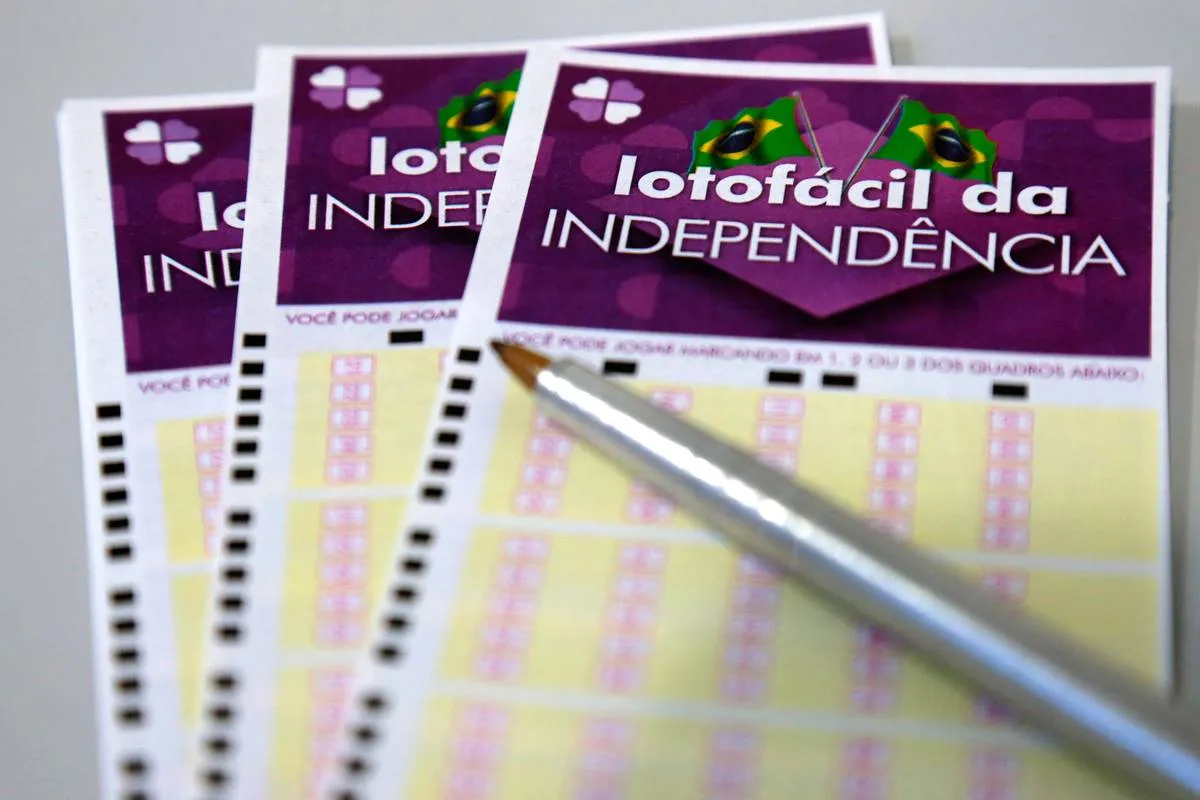 Imagem mostra um bilhete de aposta da Lotofácil da Independência