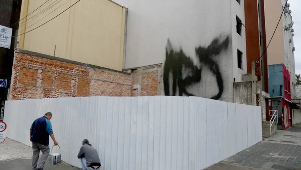 Terreno vazio no Centro de Curitiba