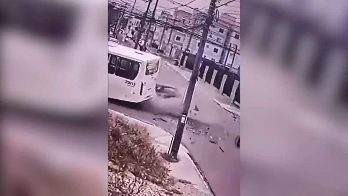 Acidente em Pinhais foi flagrada por câmera de segurança