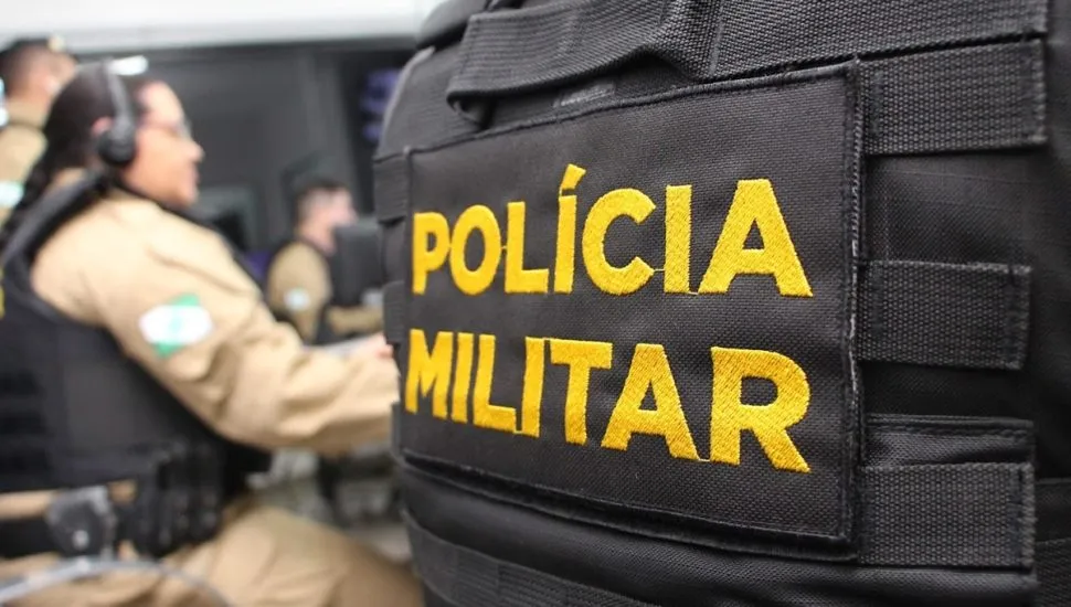 Imagem mostra agentes da Polícia Militar do Paraná