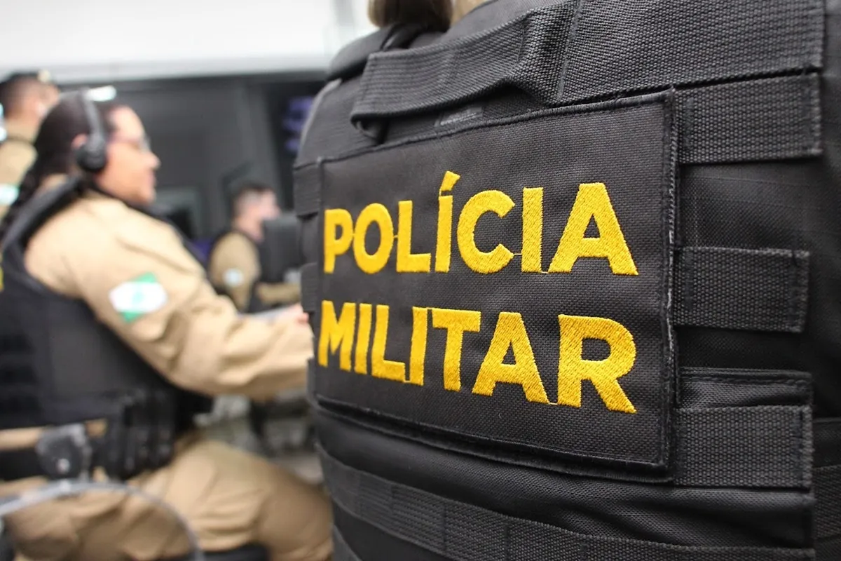 Imagem mostra agentes da Polícia Militar do Paraná