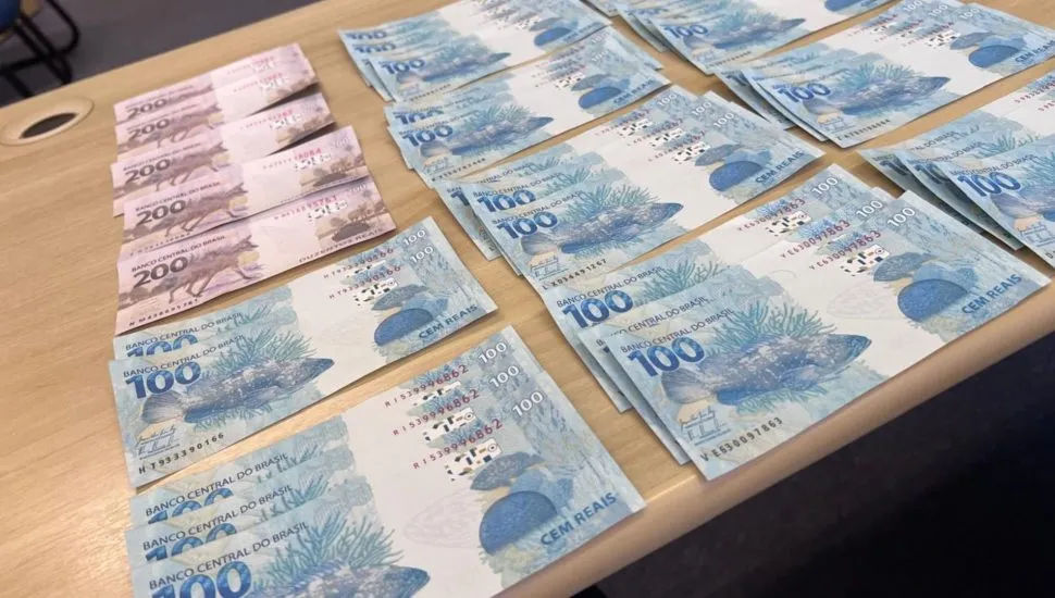 Notas de dinheiro falsas