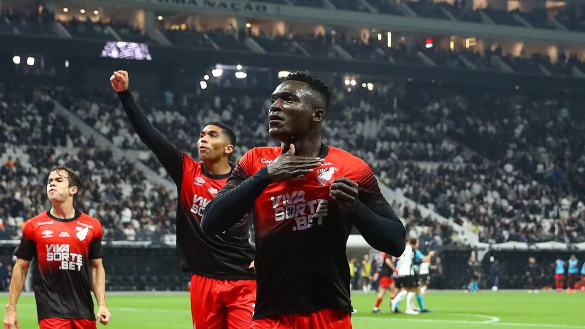 Athletico enfrenta a Chape em busca de se aproximar mais ainda do G4