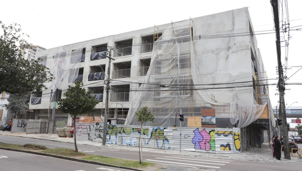 Edifício Apolo, no Centro de Curitiba, passa por retrofit