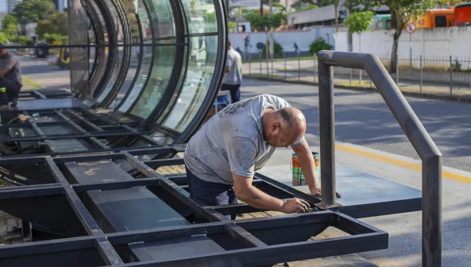 Estações tubo em reforma em Curitiba