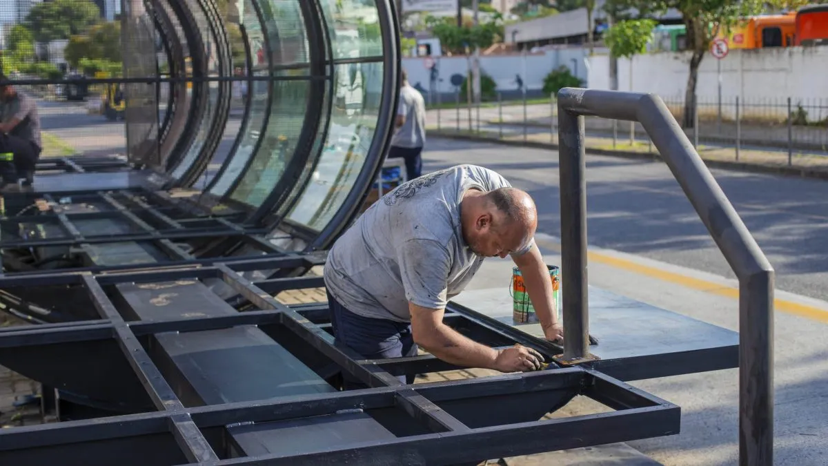Estações tubo em reforma em Curitiba