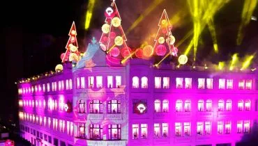 Imagem mostra o Palácio Avenida, em Curitiba