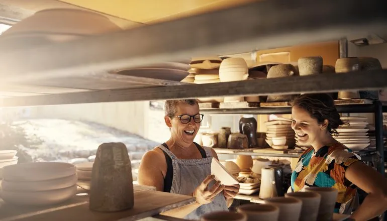 Brasil registrou 597 cooperativas do ramo trabalho em 2024, reunindo mais de 187 mil cooperados e gerando 8.268 empregos diretos. (Foto: Divulgação/SomosCoop)