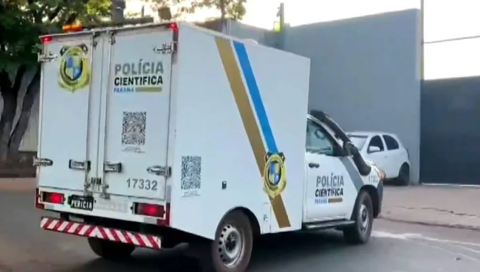 Imagem mostra uma viatura da Polícia Científica com os corpos dos quatro desaparecidos.